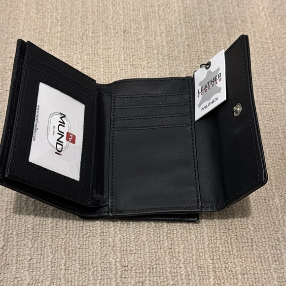 NWT Mundi Rio leather women’s wallet - Picture 4 of 4